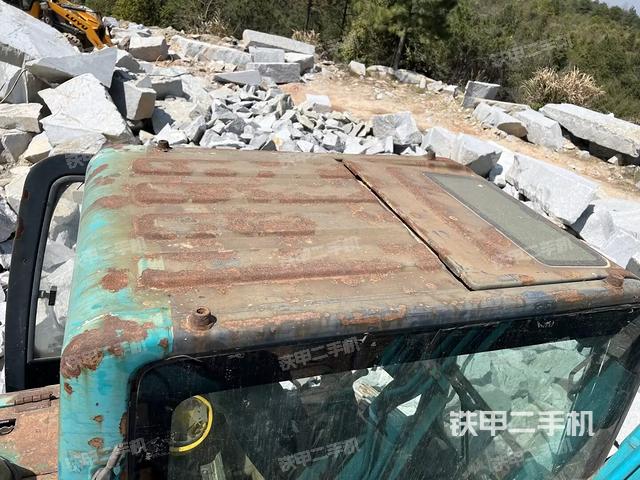 驾驶室顶部（整机外观）