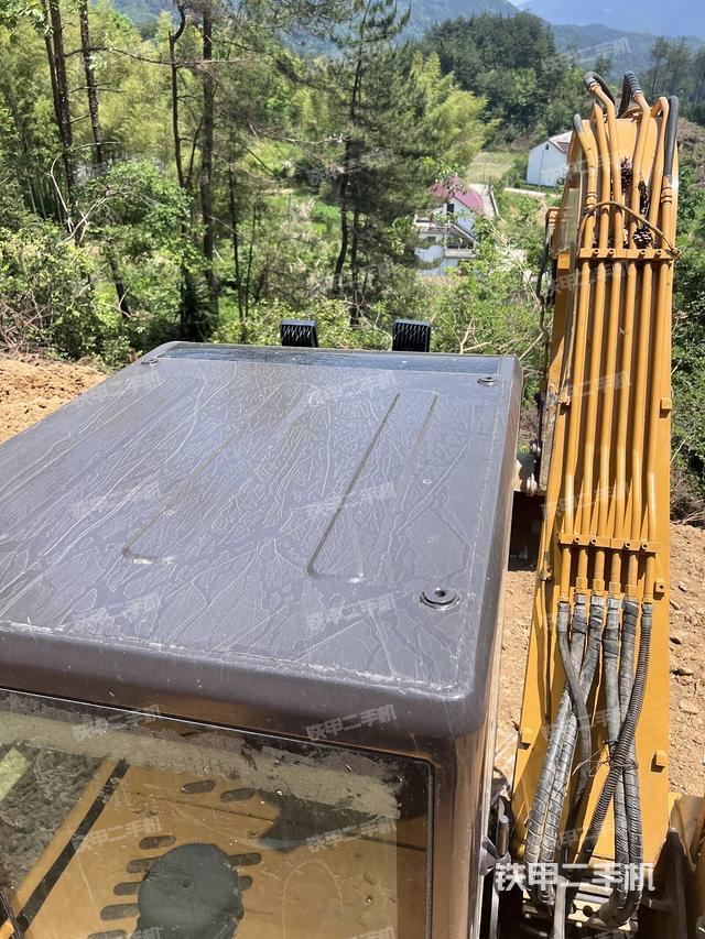 驾驶室顶部（整机外观）