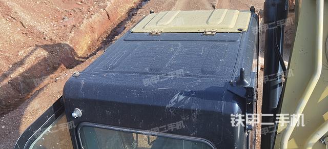 驾驶室顶部（整机外观）