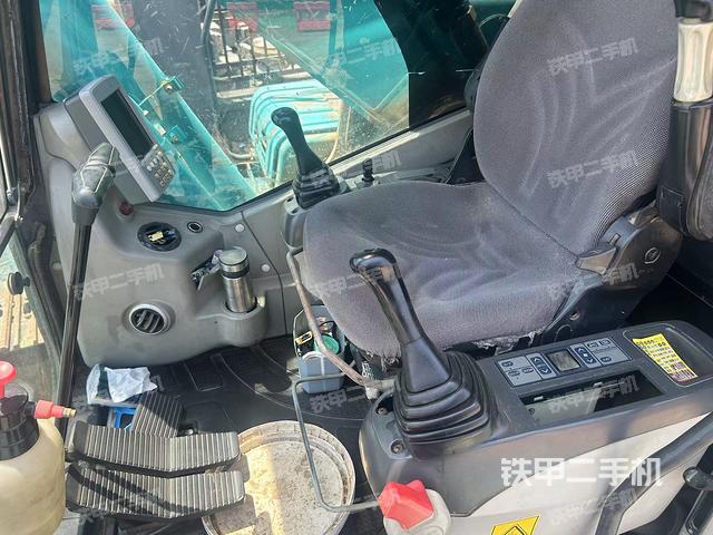 驾驶室整体（整机外观）