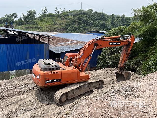 驾驶室顶部（整机外观）