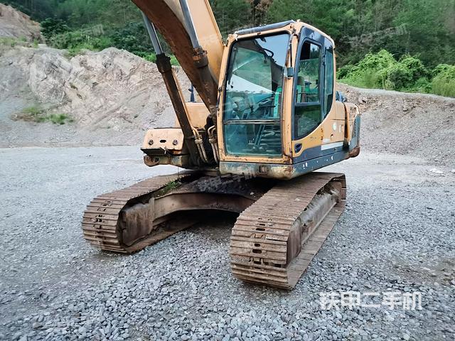 驾驶室顶部（整机外观）