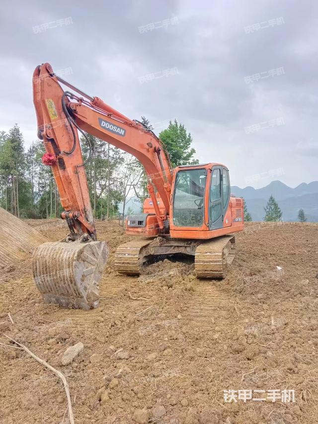 斗山DX150LC挖掘机