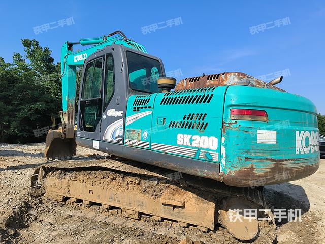 神钢SK200挖掘机
