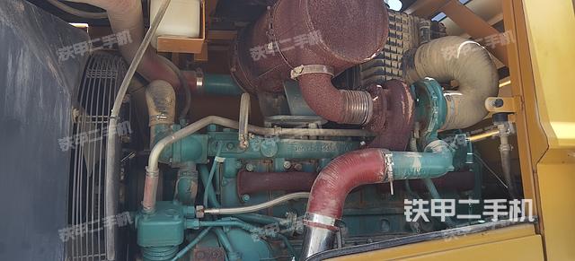 发动机右侧（整机外观及大件）