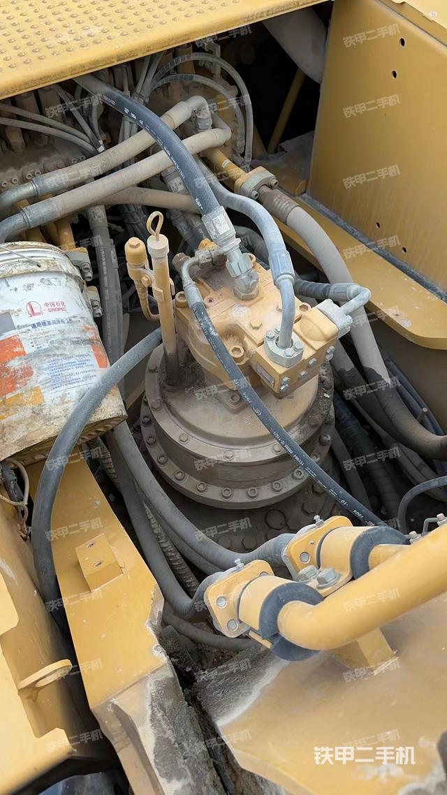 回转马达和主控阀（整机外观）