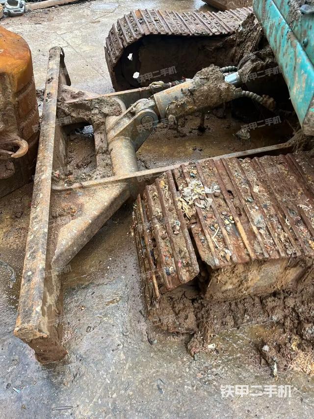 轉(zhuǎn)盤和下車架正前（工作和回轉(zhuǎn)裝置）