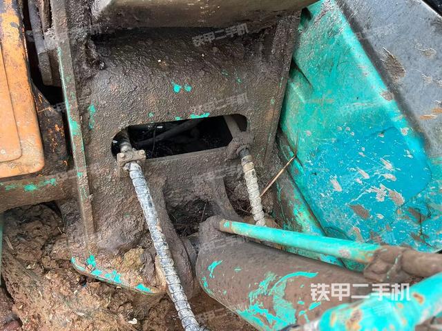 大臂根部?斜（工作和回轉(zhuǎn)裝置）