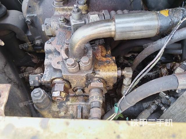 回转马达和主控阀（整机外观）