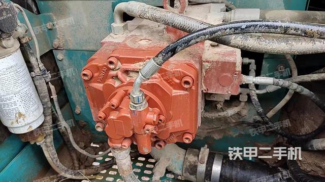 液压泵舱室正面整体（整机外观）