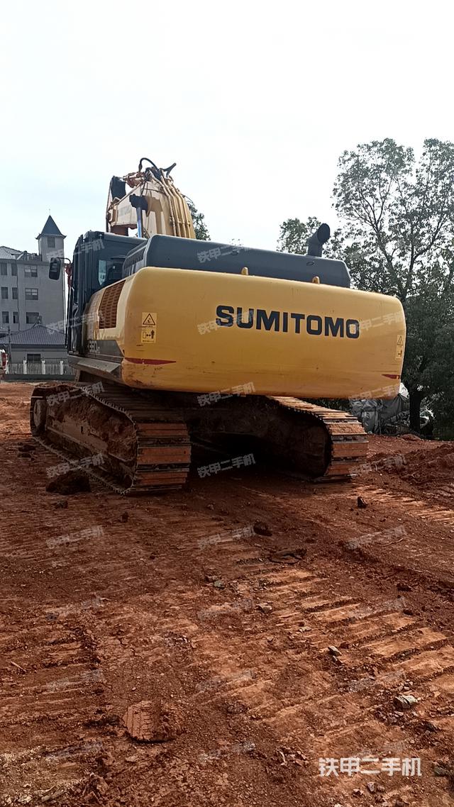 驾驶室顶部（整机外观）