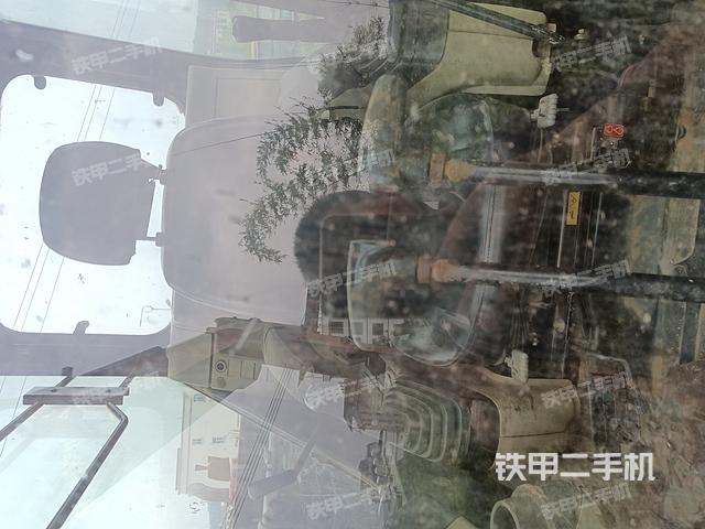 驾驶室顶部（整机外观）