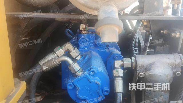 液压泵舱室正面整体（整机外观）