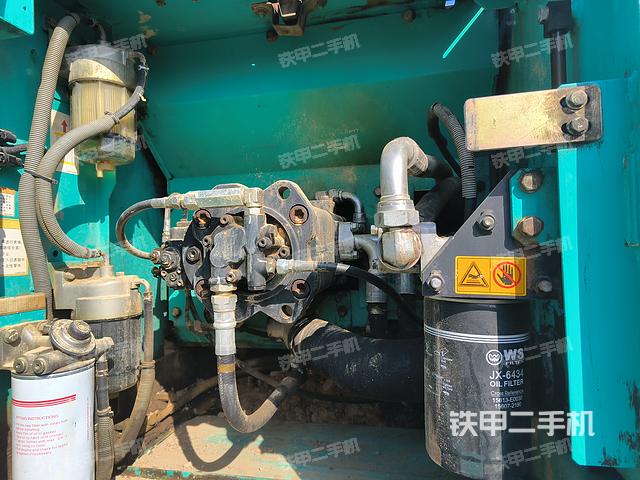 液压泵舱室正面整体（整机外观）