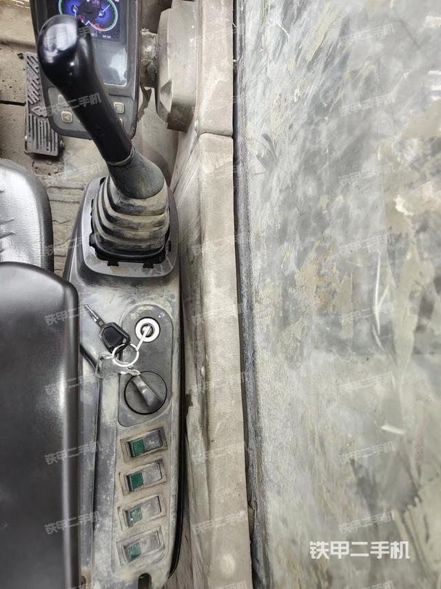 驾驶室顶部（整机外观）