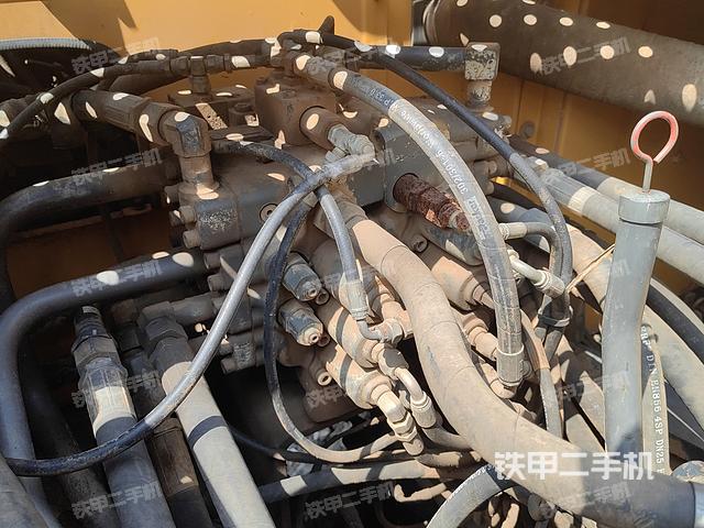 回转马达和主控阀（整机外观）