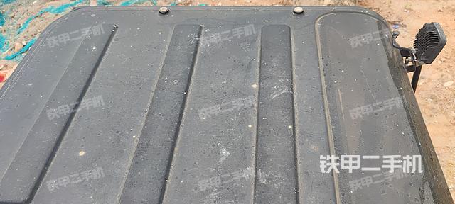 驾驶室顶部（整机外观）