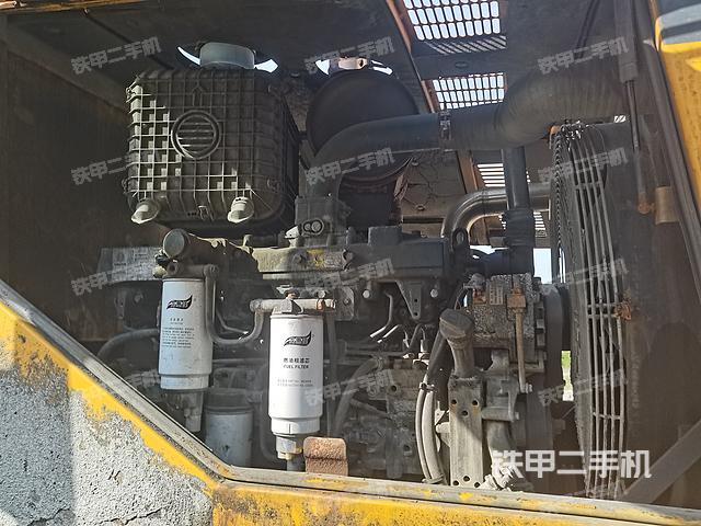 发动机左侧（整机外观及大件）