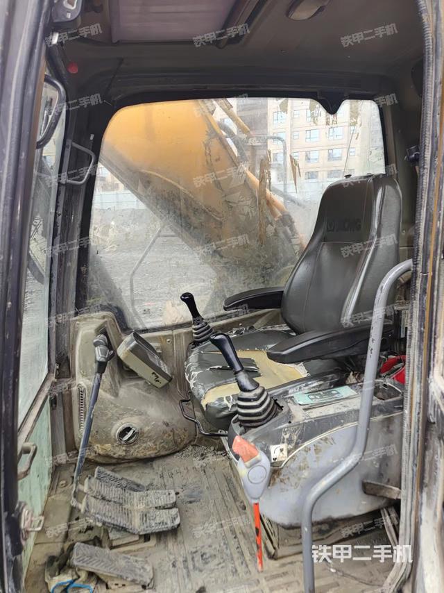 驾驶室整体（整机外观）