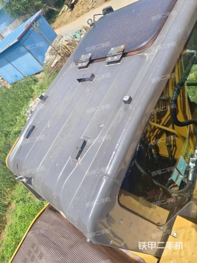 驾驶室顶部（整机外观）