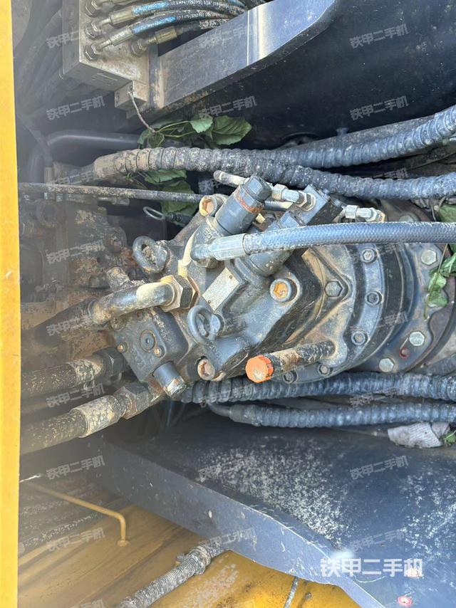 回转马达和主控阀（整机外观）