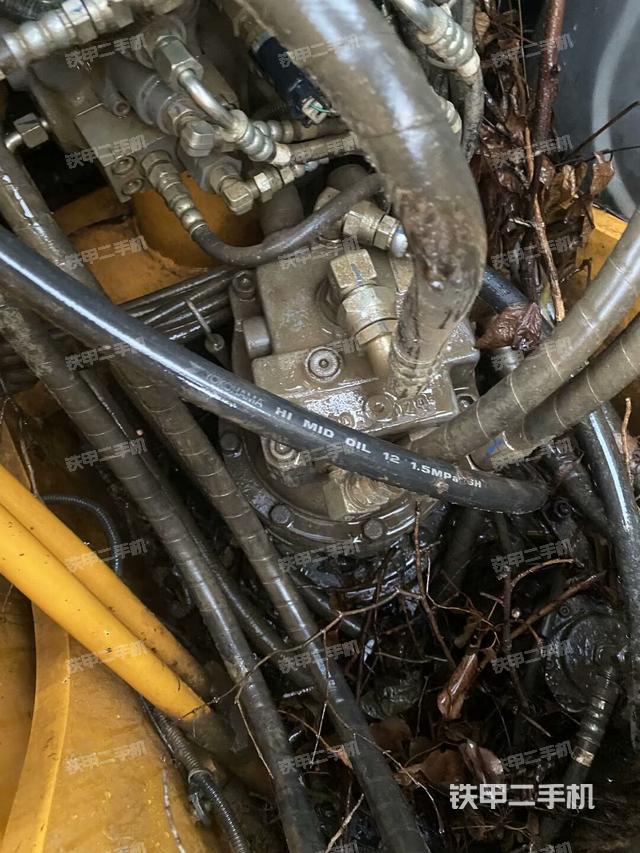 回转马达和主控阀（整机外观）