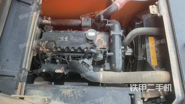 回转马达和主控阀（整机外观）