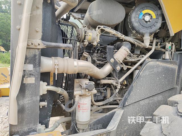 发动机右侧（整机外观及大件）