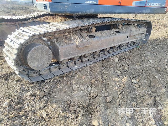 单侧履带整体（整机外观）