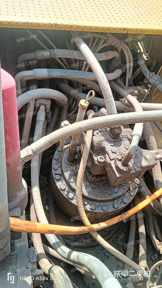 回转马达和主控阀（整机外观）