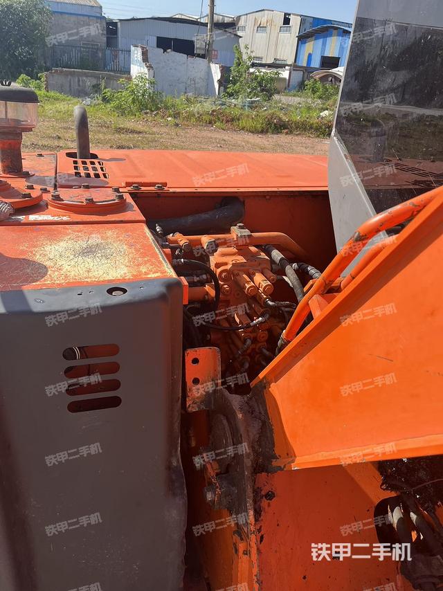 回转马达和主控阀（整机外观）