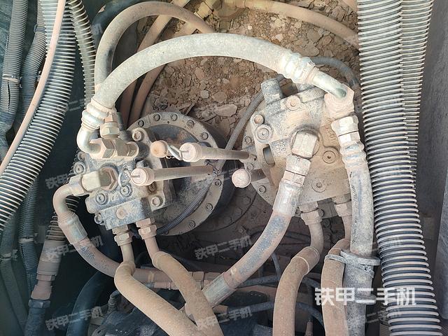 回转马达和主控阀（整机外观）