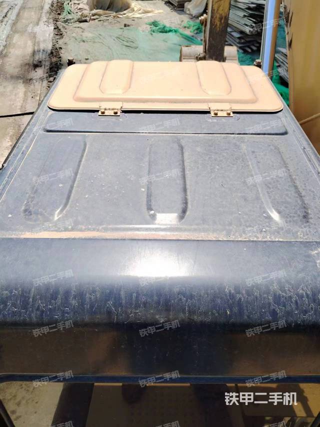 驾驶室顶部（整机外观）