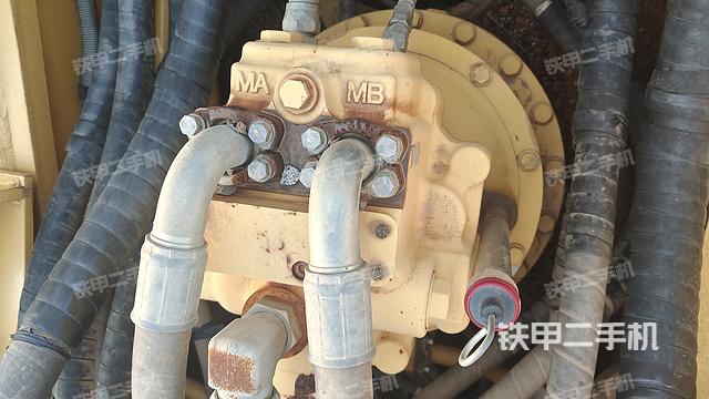 回转马达和主控阀（整机外观）