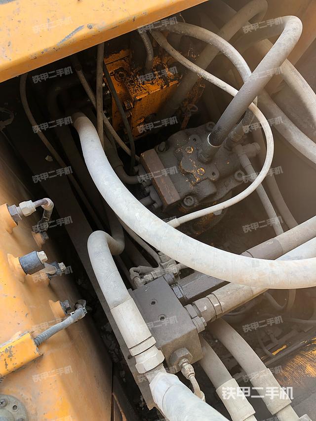 回转马达和主控阀（整机外观）