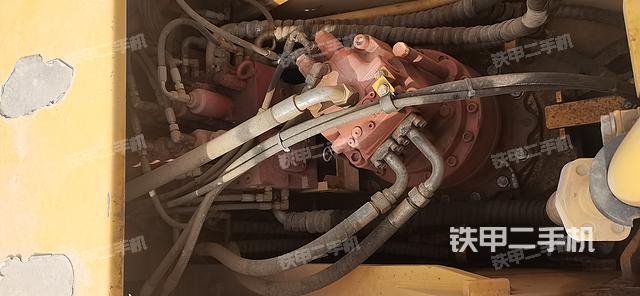 回转马达和主控阀（整机外观）