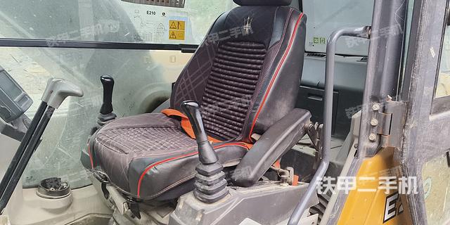 驾驶室整体（整机外观）