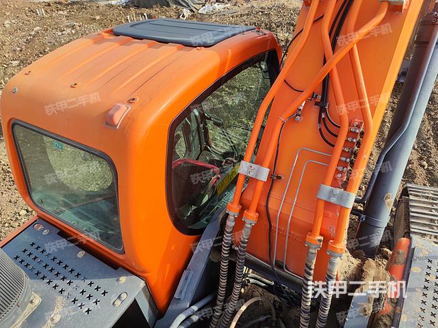 驾驶室顶部（整机外观）