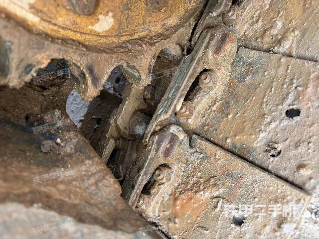 右驱动轮（行走机构）