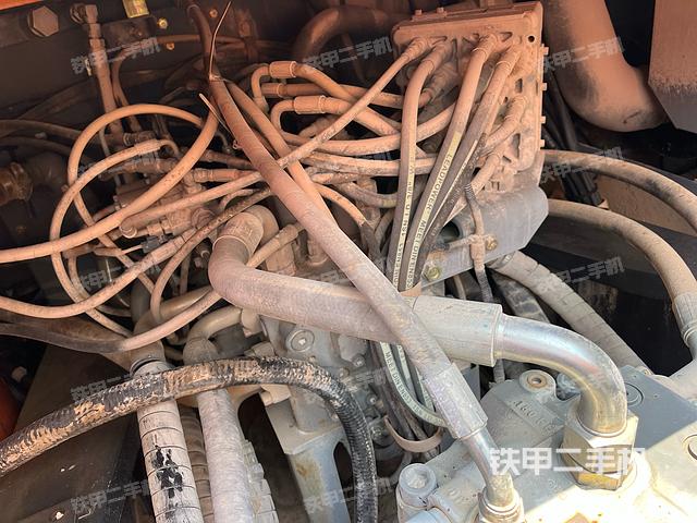 回转马达和主控阀（整机外观）