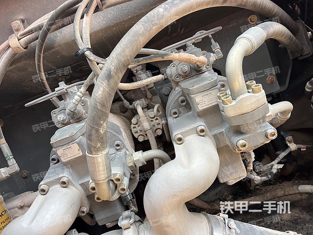 液压泵舱室正面整体（整机外观）