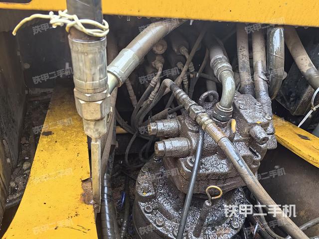 回转马达和主控阀（整机外观）