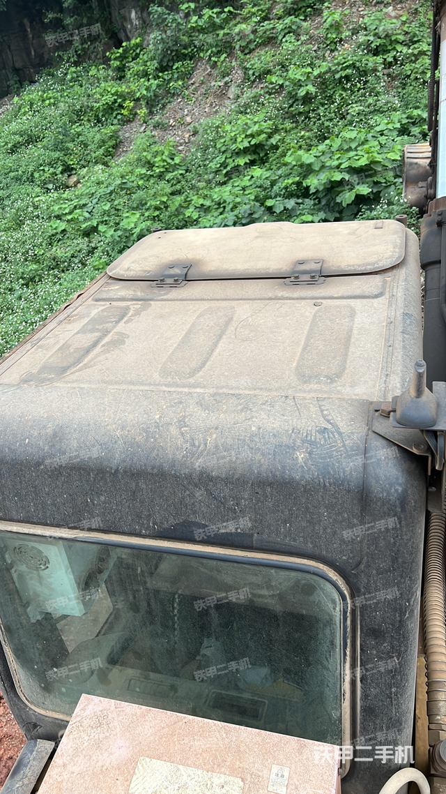 驾驶室顶部（整机外观）