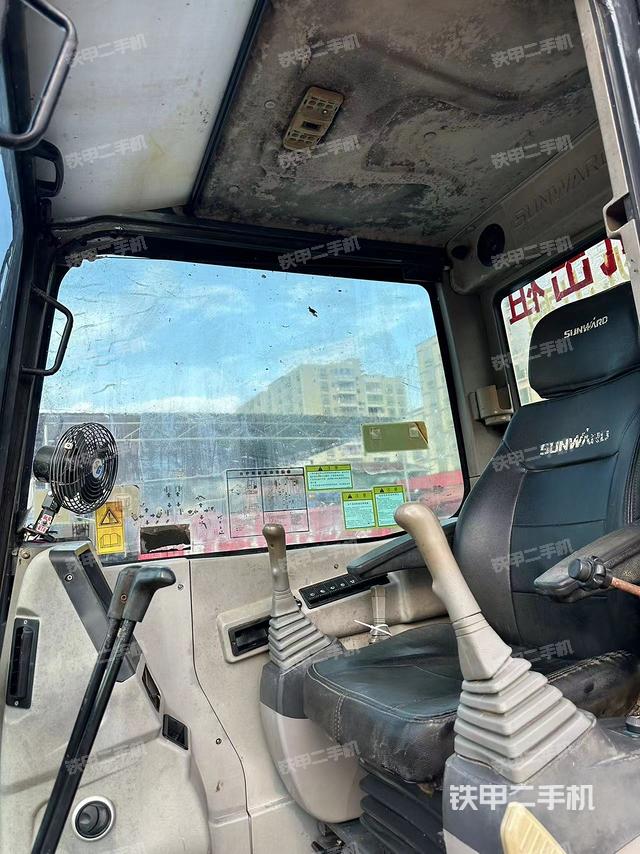 座椅左侧控制台/音响/含左手柄（驾驶室部分）