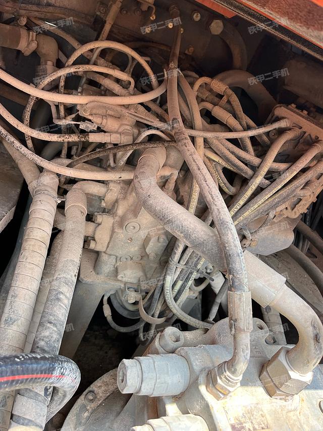 回转马达和主控阀（整机外观）