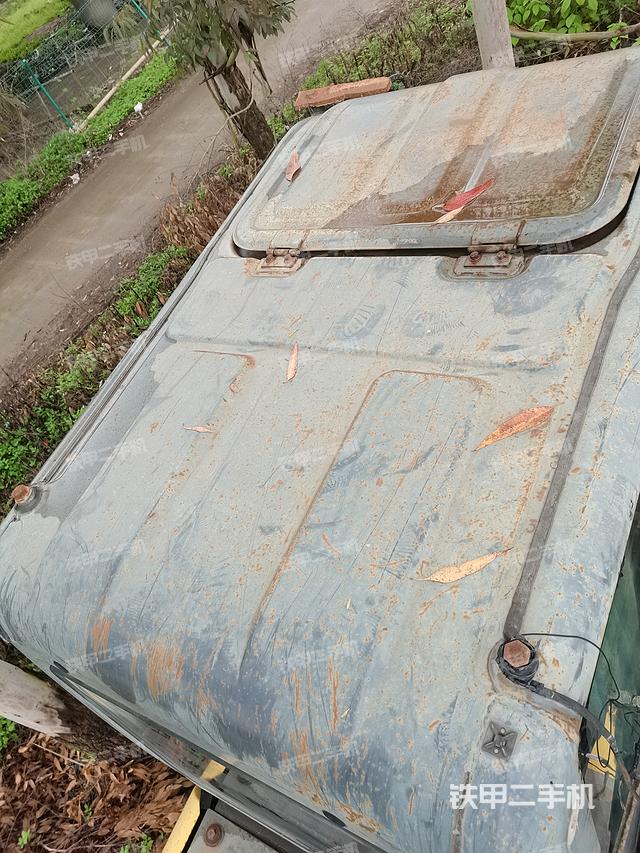 驾驶室顶部（整机外观）