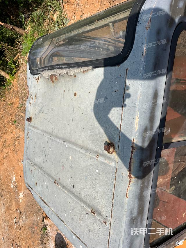 驾驶室顶部（整机外观）