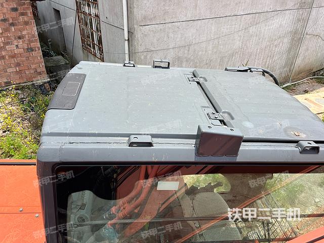 驾驶室顶部（整机外观）