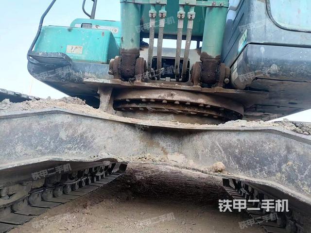 液压泵舱室正面整体（整机外观）