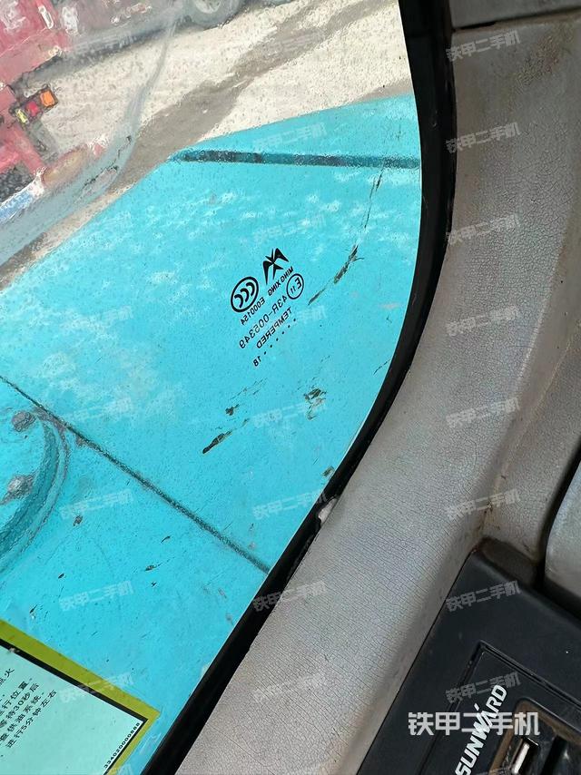 后窗玻璃角标（驾驶室部分）